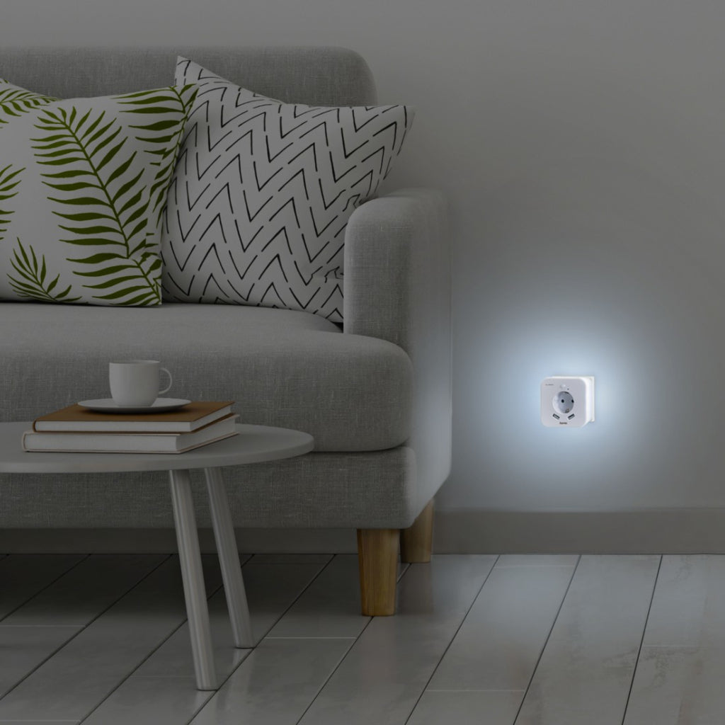 Hama Led-Nachtlampje Met Stopcontact 2 Usb-Uitgangen Bewegings- En Lichtsensor